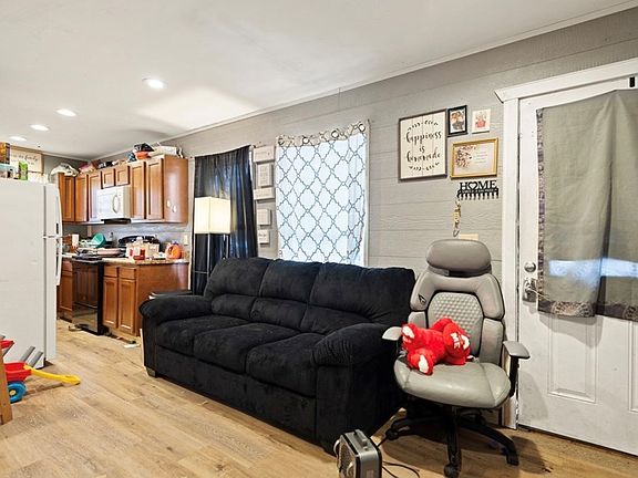 3rd image of 48 Davis St