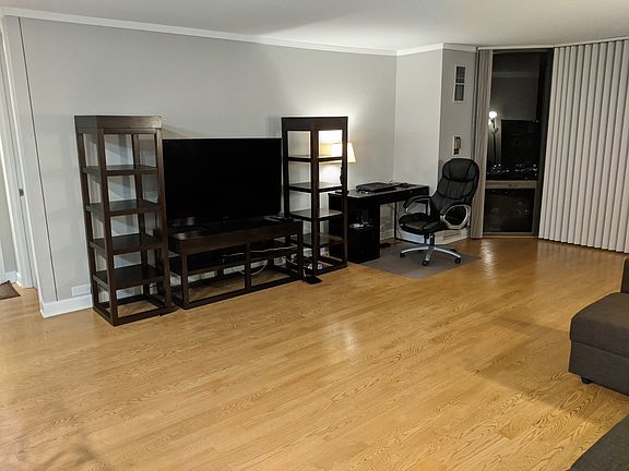 4th image of 2650 N Lakeview Ave APT 3306