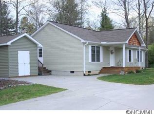 9 Scenic Ridge Dr, Hendersonville, NC 28792