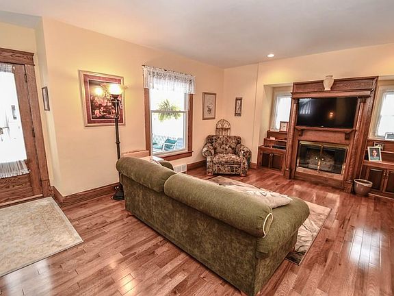 4th image of 202 Highland Ave