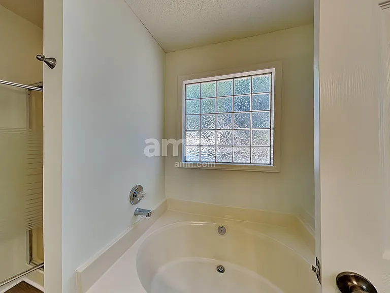 135 Kentucky Derby Dr — Photo 11