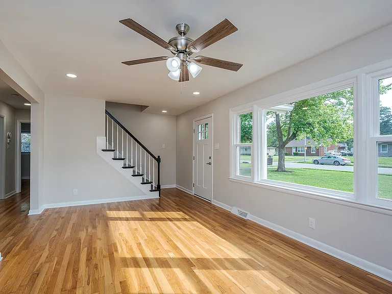 1022 Della Dr — Photo 8