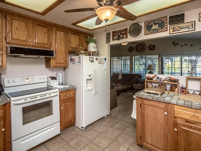 341 Riverfront Dr — Photo 5