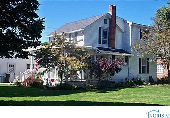 2nd image of 112 E Elm St