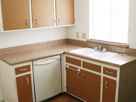 2nd image of 101 W Wrenwood Ln
