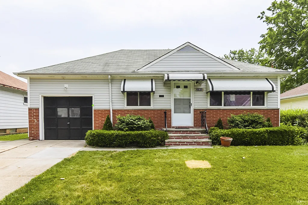 23810 Devoe Ave photo 1