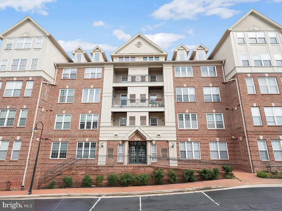 1321 N Adams Ct #106