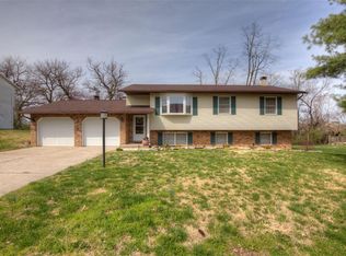 1814 Paris Dr, Godfrey, IL 62035