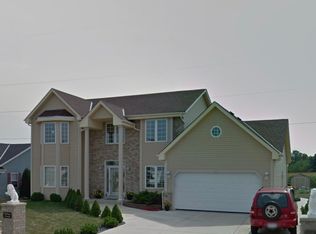 863 E Randy Rd, Oak Creek, WI 53154