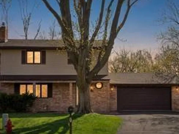 1912 Serendipity Ct, New Brighton, MN 55112