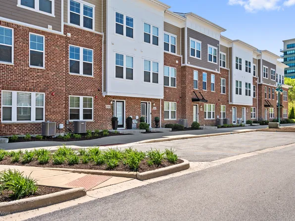 3545 Irving Pl, Woodridge, IL 60517