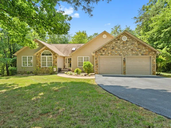 330 Woods Edge Dr, Rocky Mount, VA 24151