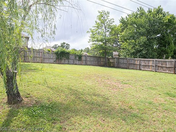 5th image of 2135 Parkridge Dr