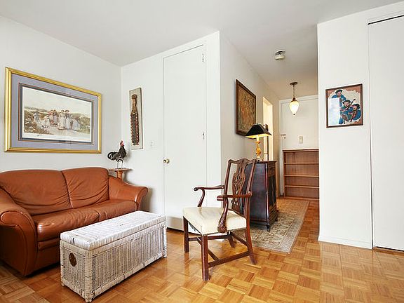 5th image of 393 W 49th St #3OO/PP