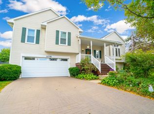 1078 Rain Tree Dr, Bolingbrook, IL 60440