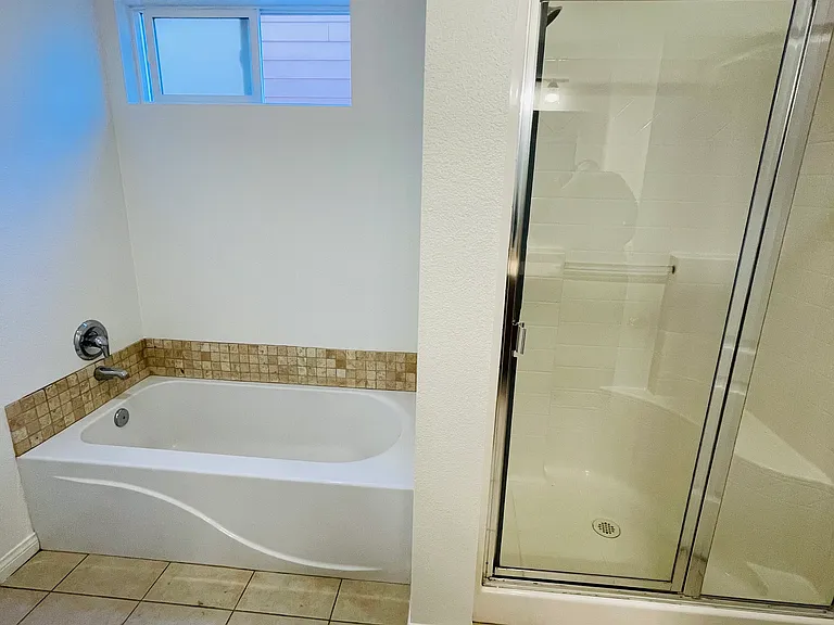1918 Kelly Ave #5 — Photo 11