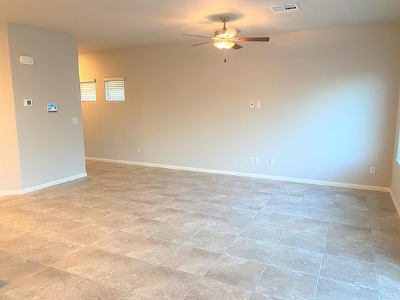 4th image of 5336 Peacock Lily St