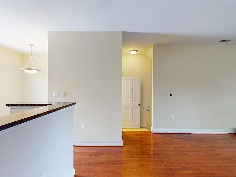 720 Barnes St NE — Photo 17