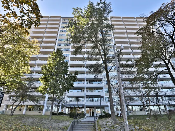 60 Mountview Ave #Bachelor, Toronto, ON M6P 2L4