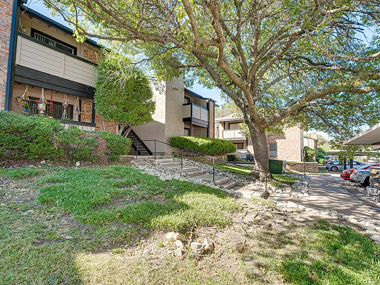 Southern Oaks — Photo 63