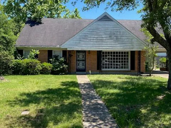 1504 Camellia Dr, Clarksdale, MS 38614