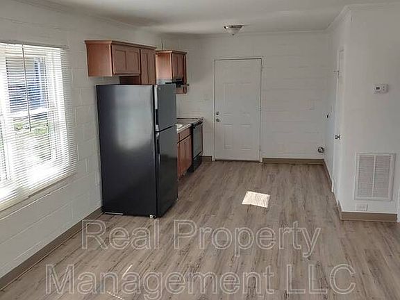 3rd image of 9 Lanford Dr