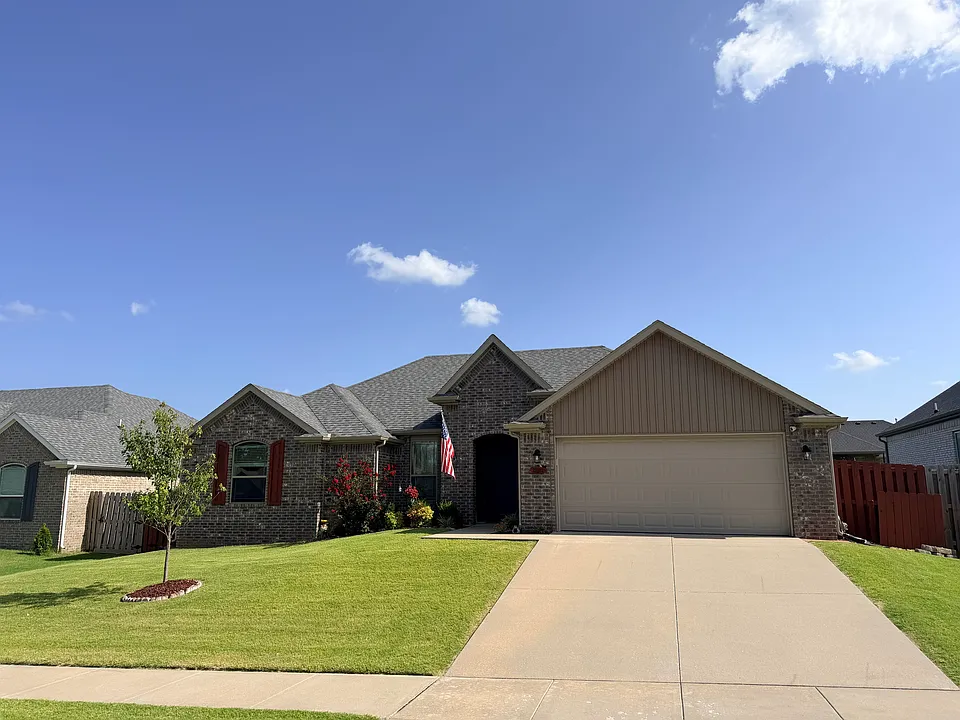 326 S Emerald Woods Run