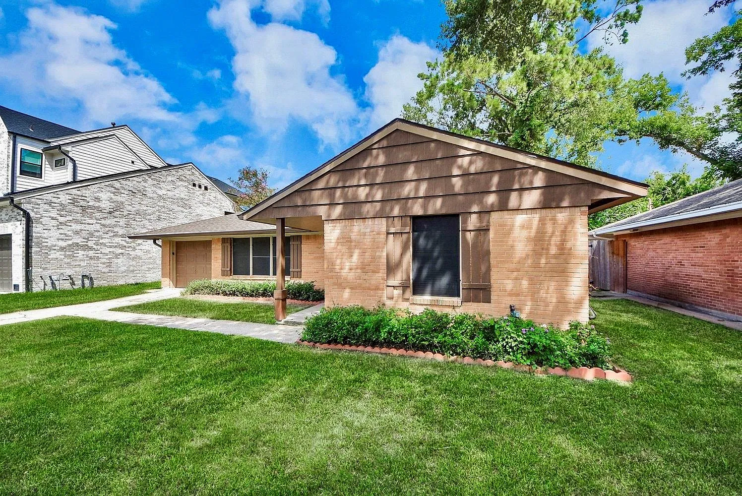 3 bed, 1.0 bath, 1464 sqft, $2,950 — Photo 2