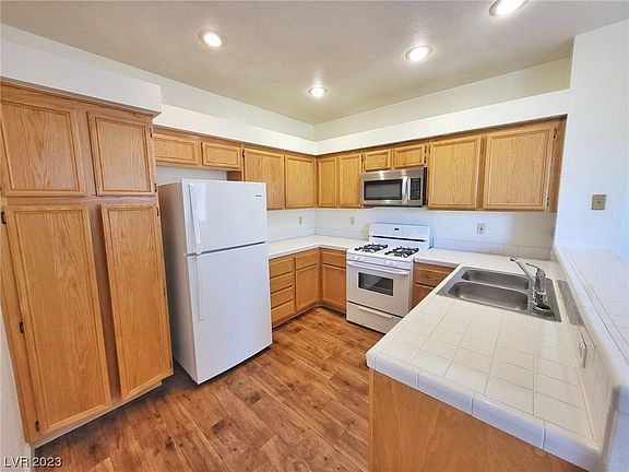 4th image of 5155 W Tropicana Ave Unit 2117