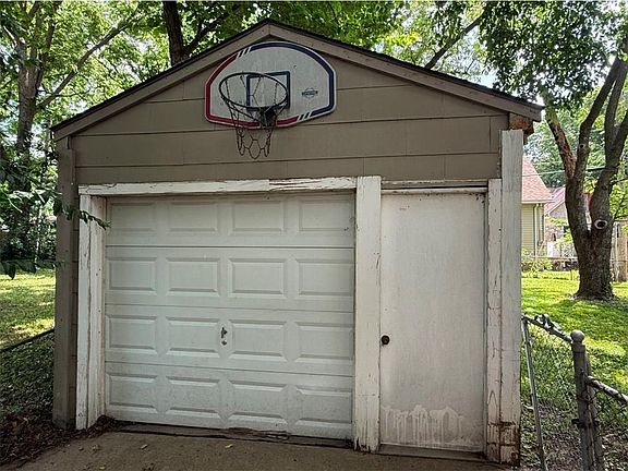 5th image of 419 N Willis Ave
