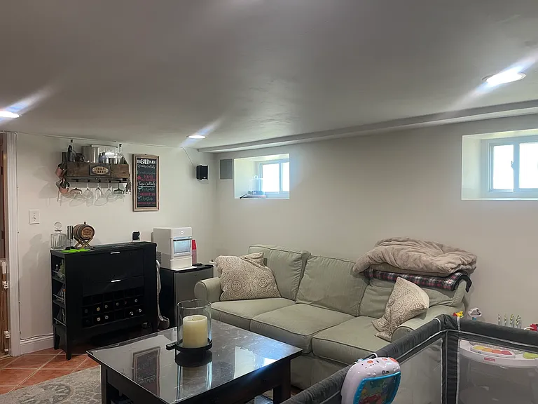 33 Bancroft St #33 — Photo 17