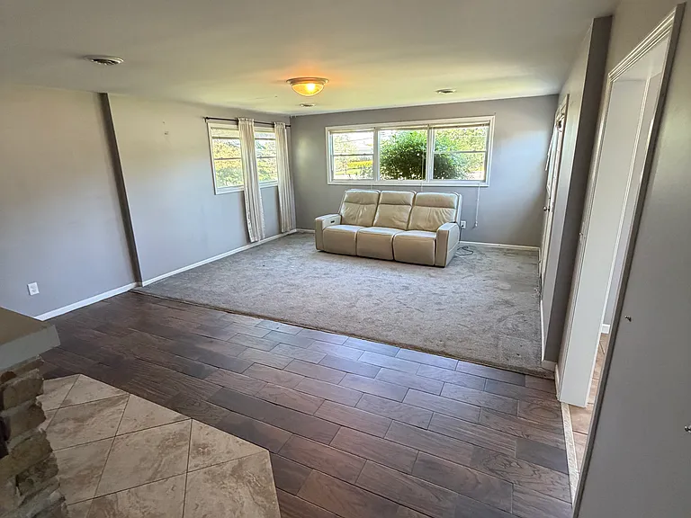 8825 Sheridan Dr — Photo 20
