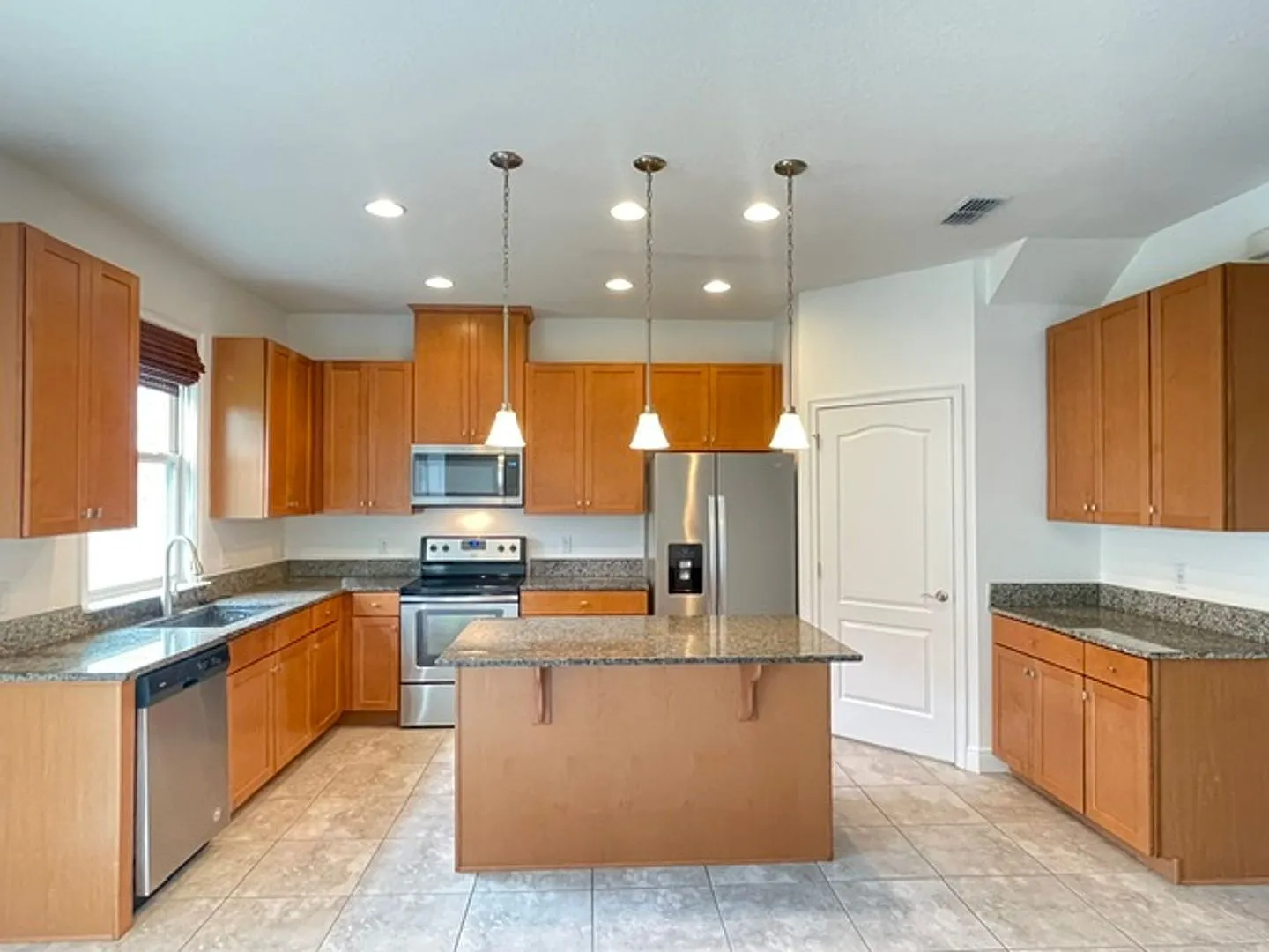 2 bed, 2.5 bath, 1353 sqft, $2,295 — Photo 4