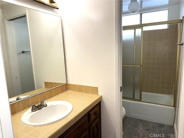3901 Green Ave — Photo 13