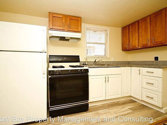 4th image of 915 Harliss Ave