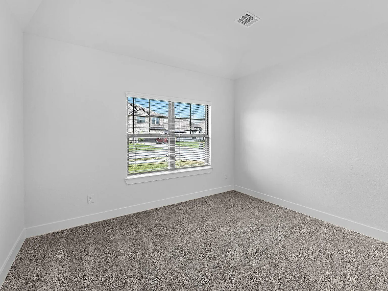 4 bed, 3.0 bath, 2423 sqft, $2,997 — Photo 4