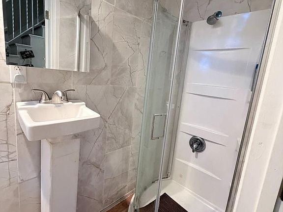 4th image of 122 Robeson St