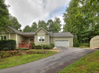 901 Summit Springs Dr, Flat Rock, NC 28731