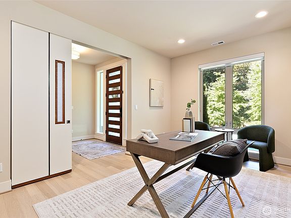 4th image of 10034 Slater Avenue NE