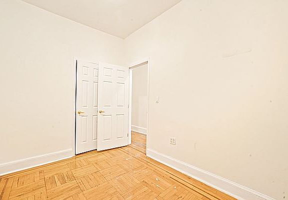 4th image of 327 W 42nd St APT 3W