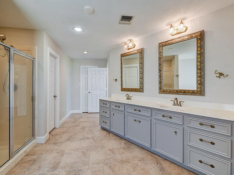 10045 Valley Dr S — Photo 28