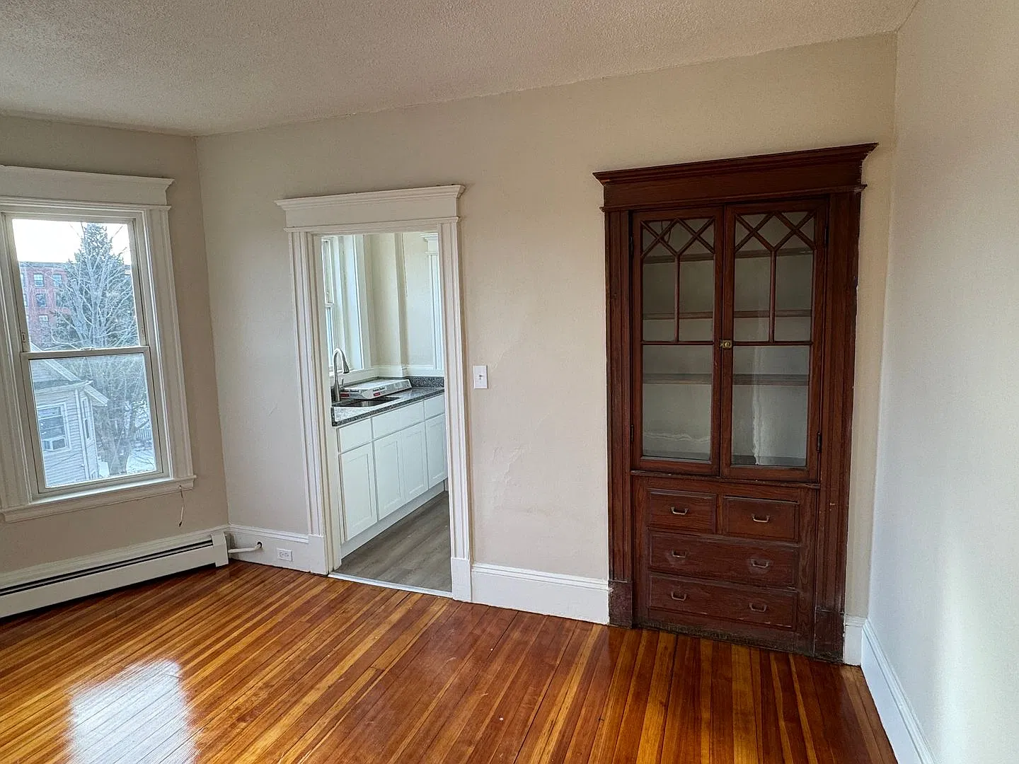90 Emerson St — Photo 3