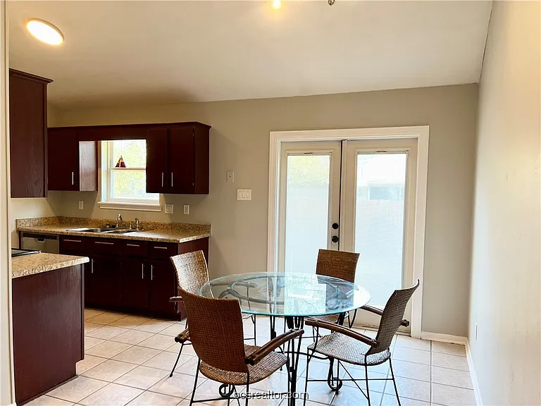 3405 Dallis Dr — Photo 10