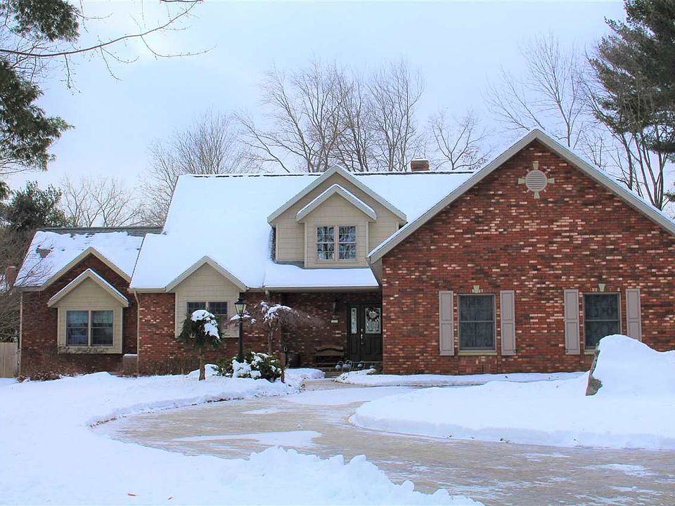 1st image of 10 Mystic Ln