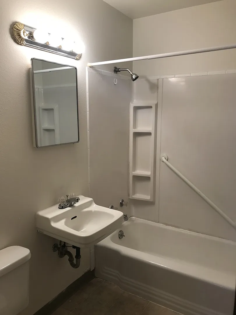 1215 Monroe Ave — Photo 4