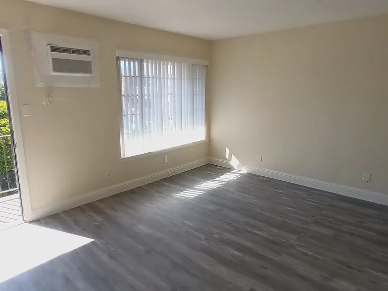 2501 Edison Ave #32 — Photo 6