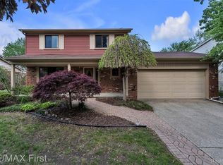 39083 Eastridge Dr, Clinton Township, MI 48038