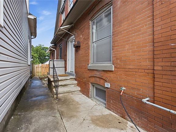 3rd image of 332 N Lawndale Ave