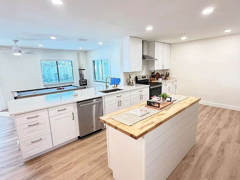 948 Canal Cir — Photo 2