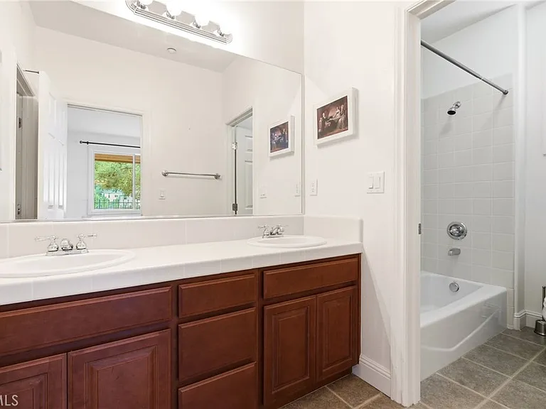 309 Whitcliff Ct — Photo 43